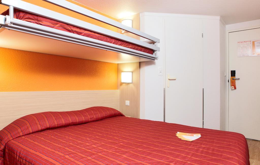 Premiere Classe Montreuil Montreuil  Buitenkant foto A typical room at a B&B
